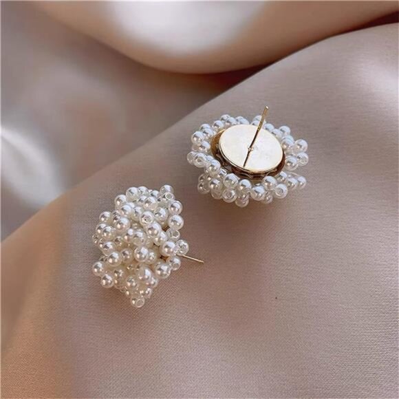 🌸 Cute Flower Pearl Stud Earrings | Lightweight & Elegant Gift Idea 🌸 - Picture 6 of 6